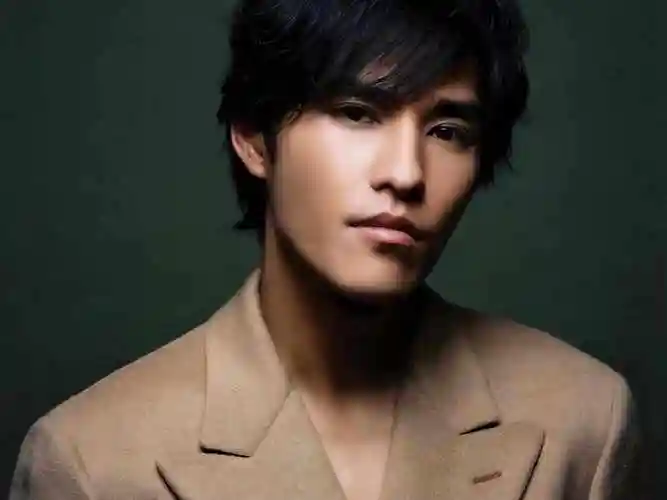 蓝正龙公益之路星光照耀