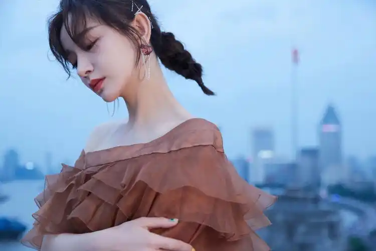 施诗灵动光影写真图片