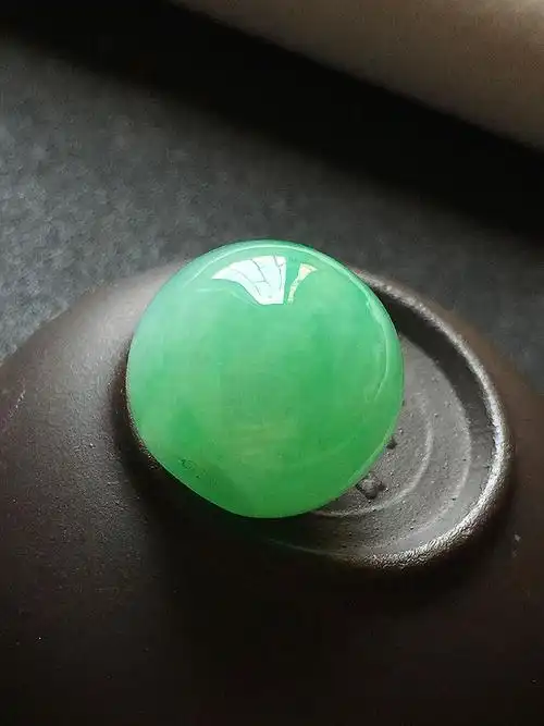 翡翠冰种翠绿色路路通满绿玉吊坠货老坑种高档冰绿手饰