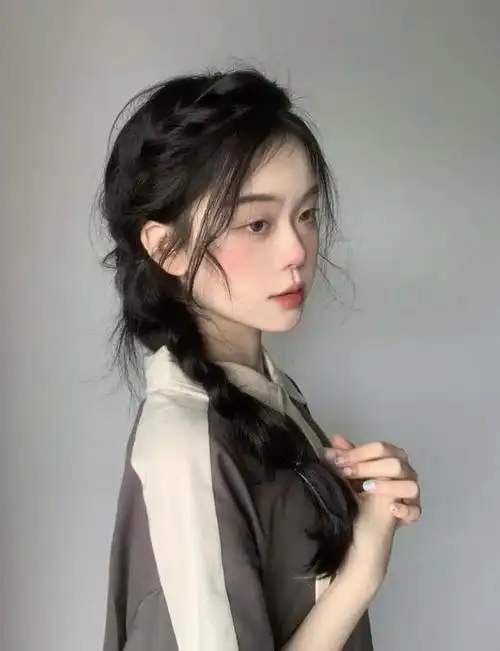 别再披头散发了,春夏流行这4款编发,清爽又减龄|发型|发带|鱼骨辫