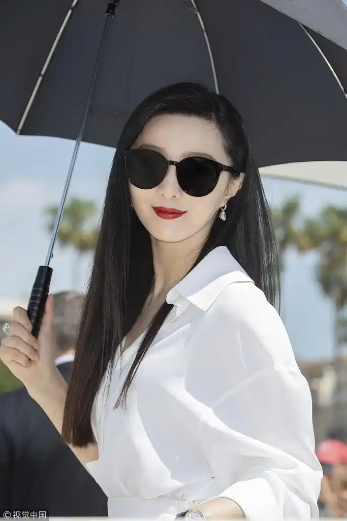 当地时间2018年5月10日 ,戛纳,范冰冰再次凸显了自己百变的搭配功力