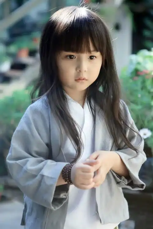 最美幼儿园宝宝火了,皱个眉都是主角气场,男同学的家长坐不住了