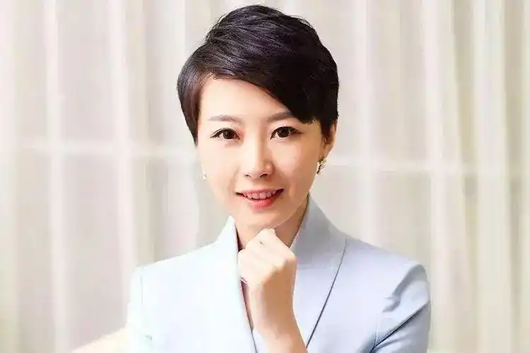 北京健康有益科技有限公司创始人李宇欣智能主持小健△智能机器人小