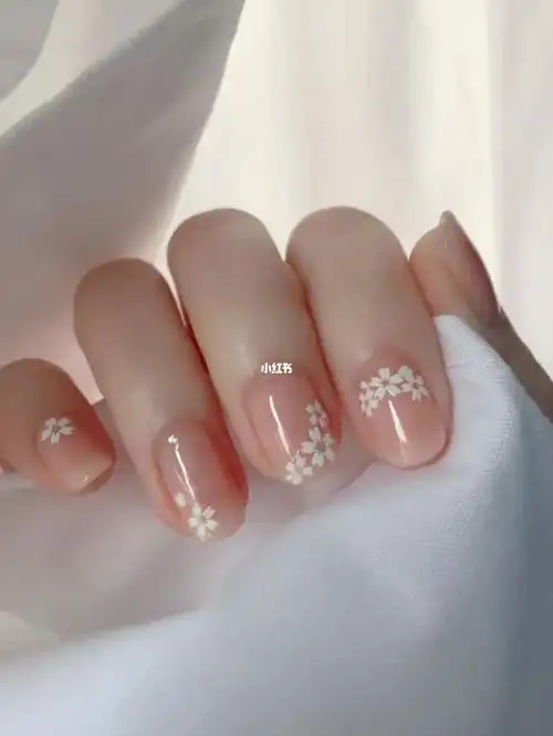 超适合春天的淡雅美甲