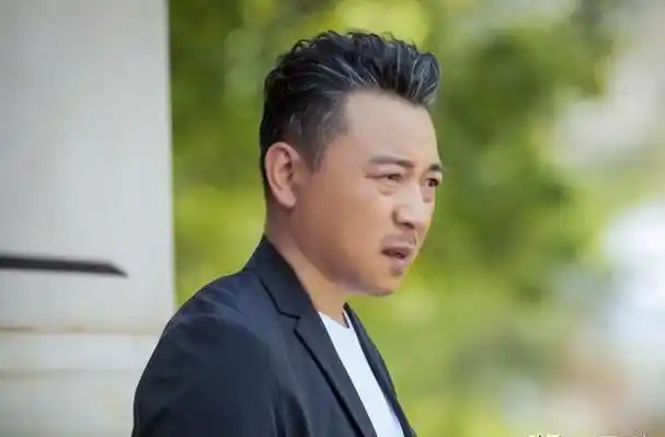 演员张晞临:娶初恋为妻,婚后生两儿子幸福美满