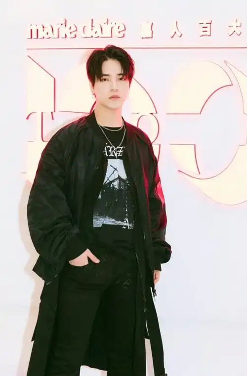 为啥热巴的妆发那么迷人看看她的时尚造型师张进你就明白了