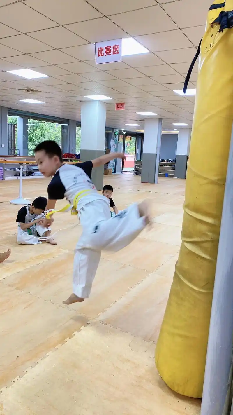 跆拳道 #跆拳道萌娃 聪明家长先打听哪里教的好,外行家长先 - 抖音