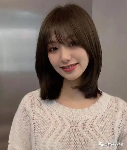 国字脸长脸,"初恋头"对脸型的包容性也很强,甜美又有气质的一款发型