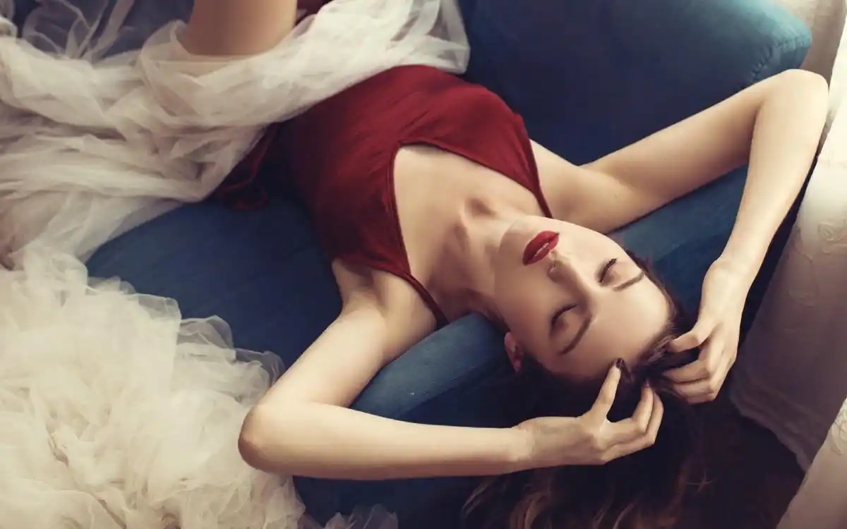 原图你的电脑分辨率(1600x1600)→生成壁纸显示:√欣赏模式全屏模式