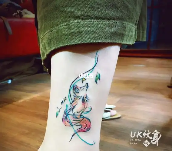 脚踝纹身狐狸纹身
