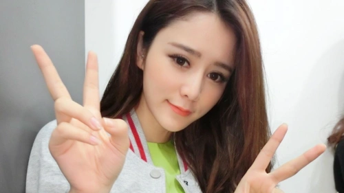 与张馨月拍孕期写真有创意 服务升级 22020年9月,张馨月晒出唯美孕照