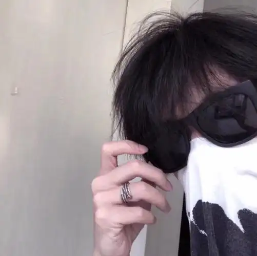 一个单身男生该用什么头像