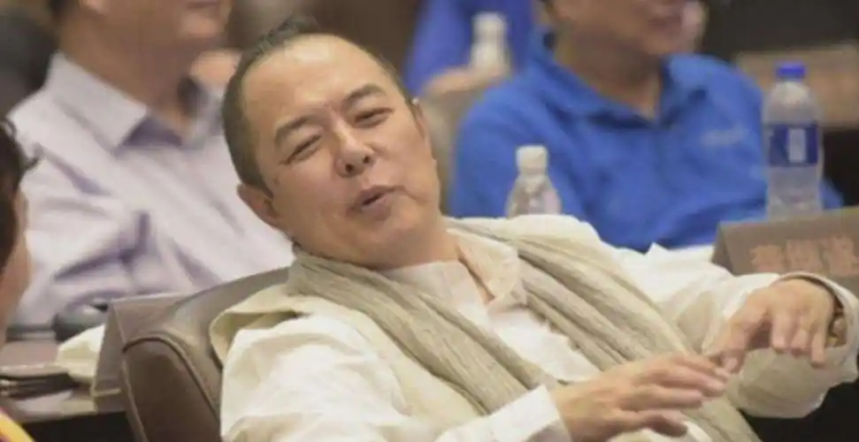 原创张铁林借戏强吻小陶红强抢孩子致使前女友受伤形象瞬间崩塌