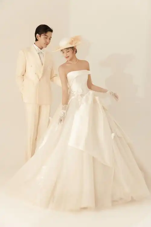 安特样片修图的婚纱摄影作品《白纱纯色系列》