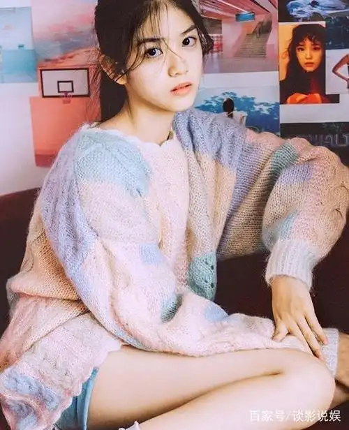 是否也挺喜欢她饰演的少年梁思申,也挺喜欢这个漂亮的赵蕴卓呢!