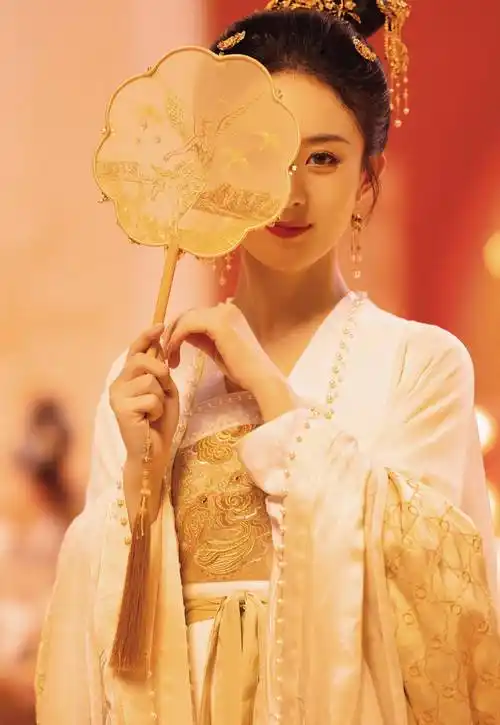 这"汉服"造型,不拍电影都可惜了_颜色_整体_发型