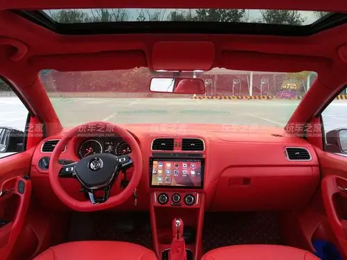 首页 改装案例 轻度改装 扎眼烈焰红 polo内饰改装