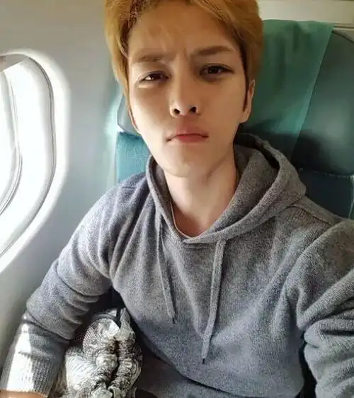 金在中,公开了在澳大利亚拍摄的照片.