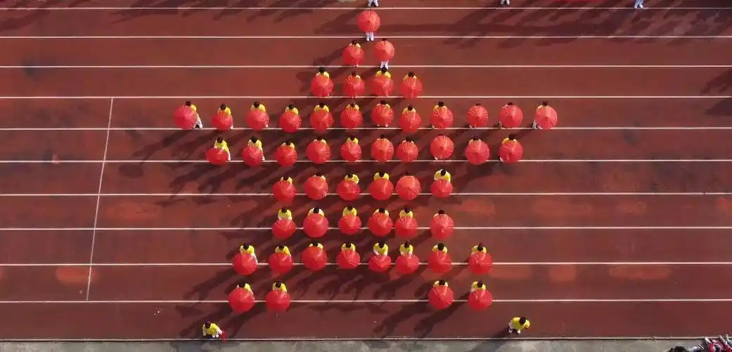 图二:红色五角星图案方阵图三:运动健儿身姿图四:运动健儿身姿图五:人