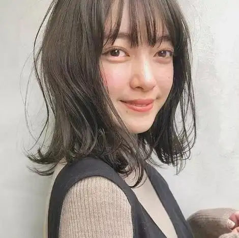 日系层次中长发 修颜有气质少女感get - 女士卷发 - 发型站