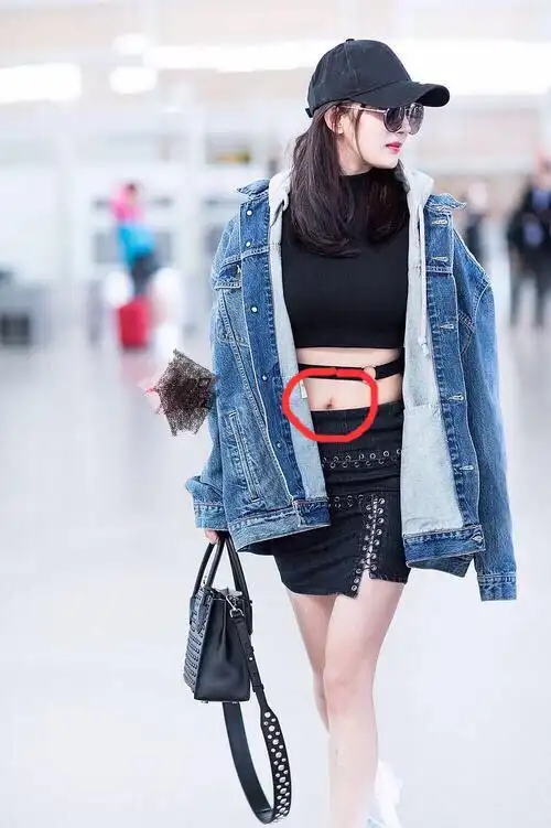 杨幂露脐装肚脐眼咋这么黑知道原因后很敬佩她