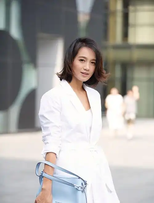 当然,如果你不是一位很喜欢打理发型的女孩子,那么我还是建议你想朱丹