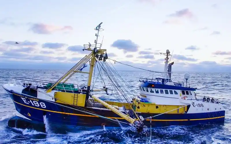 拖网渔船:捕鱼日记.s01e01.2022[片头][高清][英字]