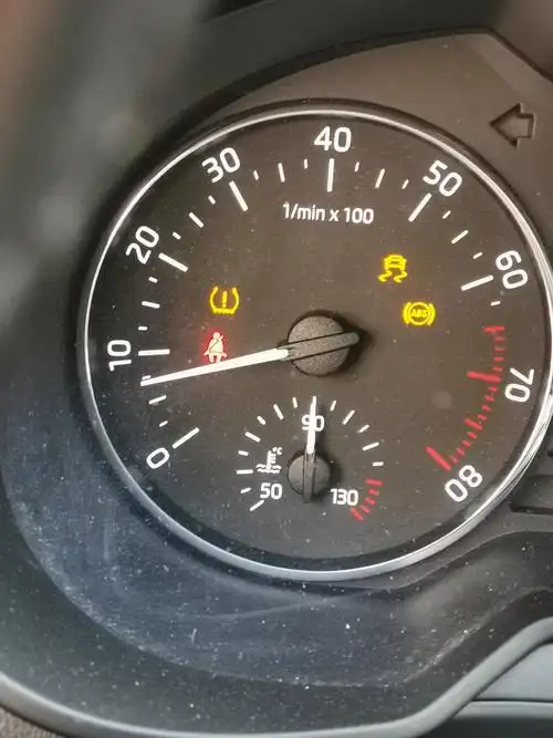 明锐的胎压警示灯一直亮,但胎压没问题,有解决办法吗?