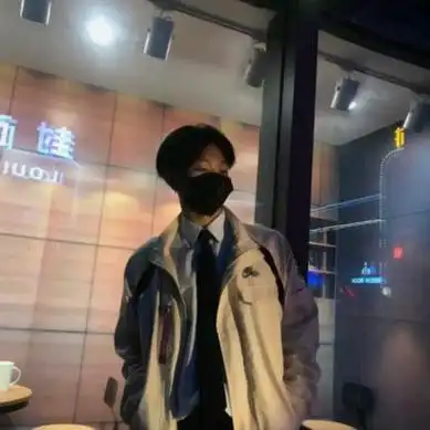 男生戴口罩头像高清真人好看的男生头像戴口罩帅气图片