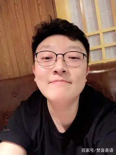 烧饼日常晒照看似悠闲,相声从未间断,曹鹤阳:工作不易也得顾家