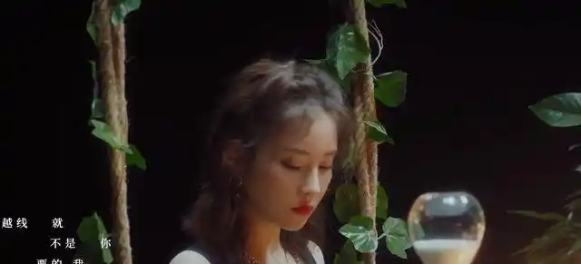 冯提莫新歌感染力爆棚,唱出了90后的心声,听众:已单