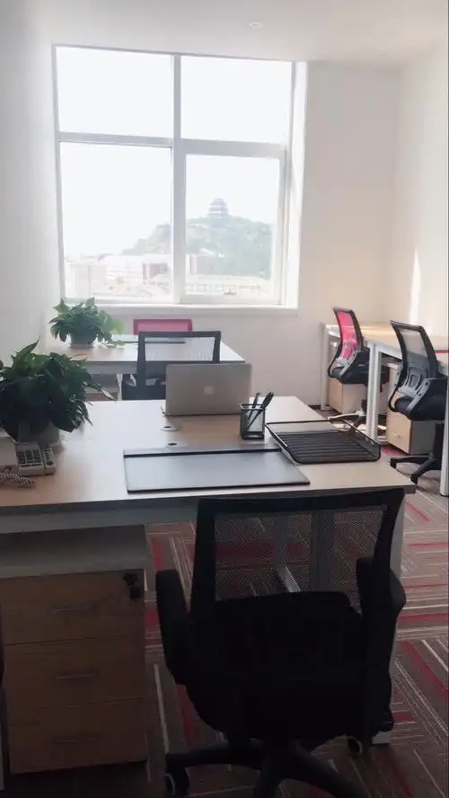 精装共享办公室,20到60平任选,低至300元每月