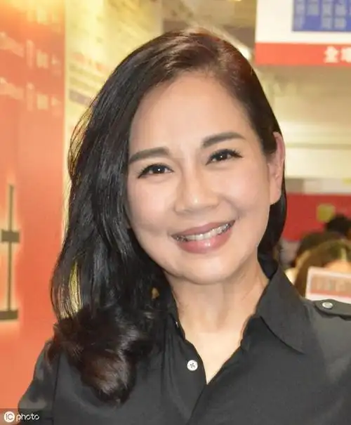 陈松伶婚纱造型亮相仙女本人没错拉