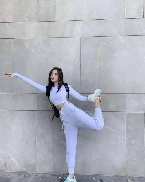 "健身狂"张天爱两种不同风格的美,你更喜欢谁的颜值?