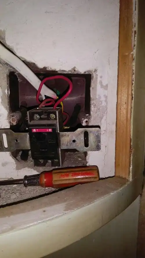 家里的电闸出故障了