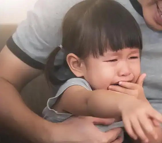 早早的就出门了,出门前他嘱咐黄小荣今天什么都不要干,在家带好孩子