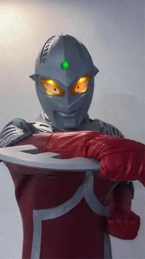 赛文奥特曼:给你一斧子