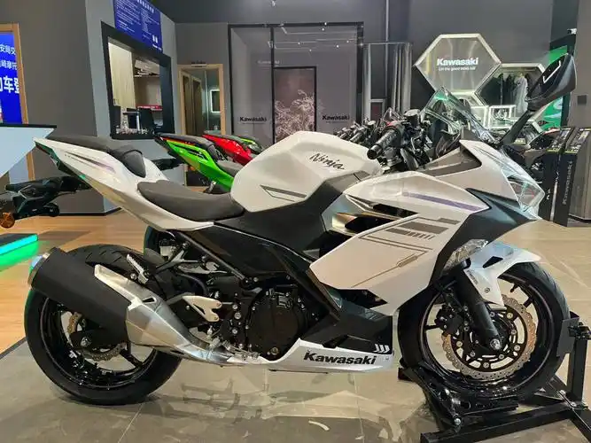 川崎ninja4002023款展车到店
