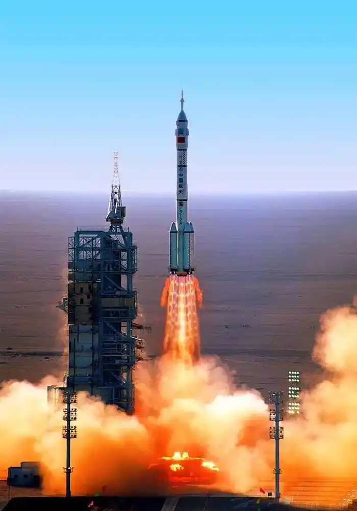 神舟五号载人飞船是"神舟"号系列飞船中的第五艘,是中国首次发射的