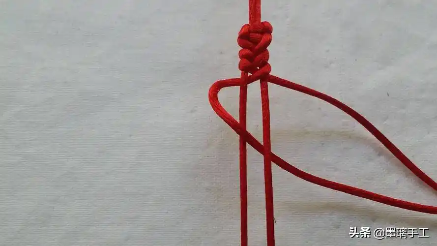 一根红绳手链编法花2分钟就能学会编1条红绳手链