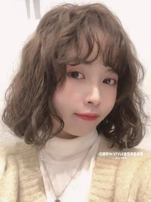 短发女生尴尬期必烫发型慵懒风法式蛋卷头