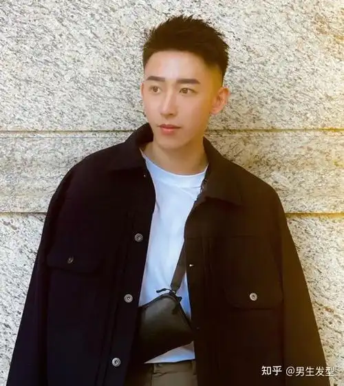 男生露额发型阳光帅气今年剪这3款很好看