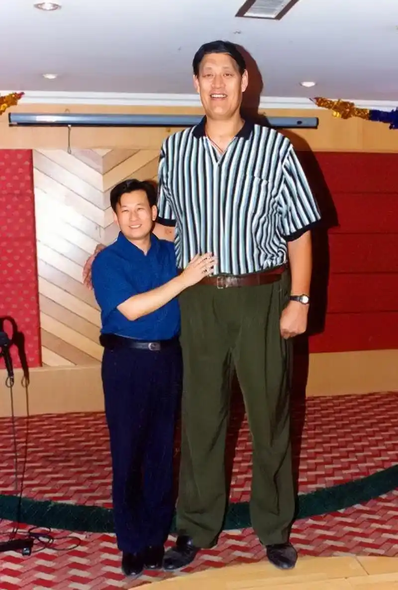 姚明参加穆铁柱追悼会,曾在节目上吐露:那时我还不够格跟他说话