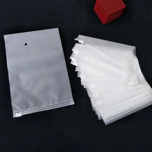 东莞厂家定制拉链袋cpe磨砂软塑料袋可重复使用毛巾浴巾包装袋子