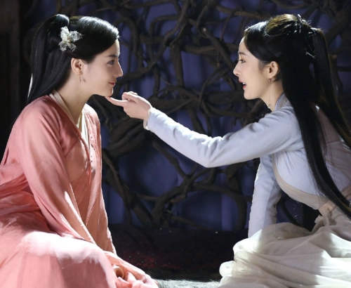 杨幂和迪丽热巴