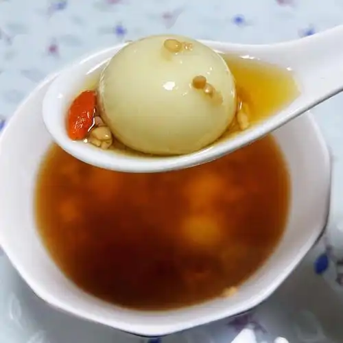 小圆子吧～食材和做法都非常简单7215平常见到的红糖醪糟汤圆和