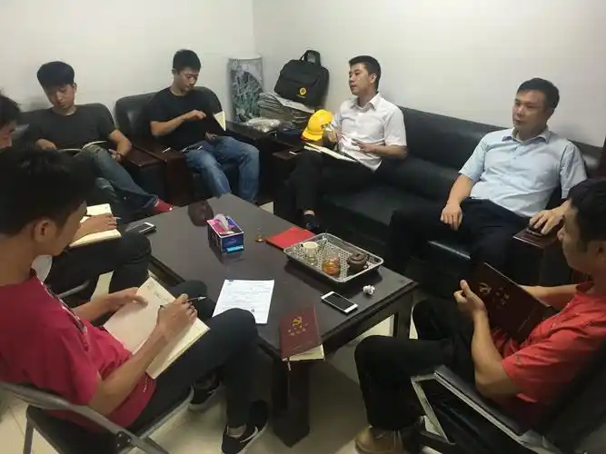 安监办执法中队三分队队长方日晨组织安办企业组开会