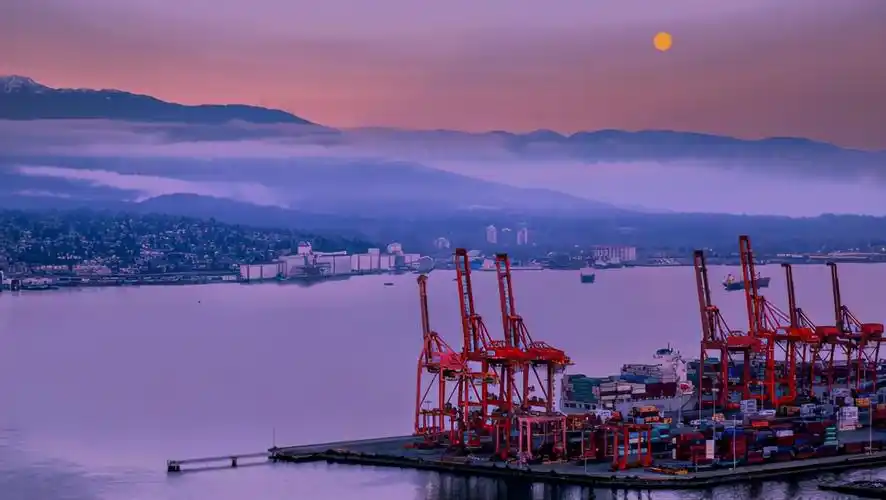 芝罘湾畔港风起海上世界共潮生