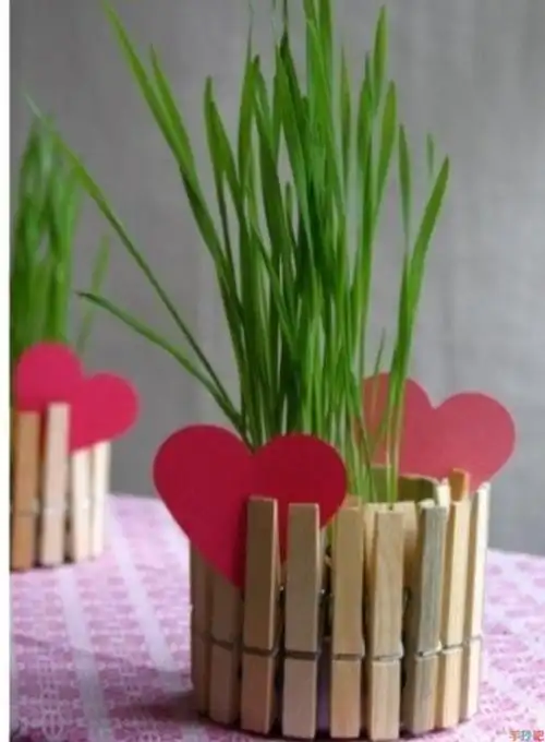 用木架子手工制作花盆装饰的步骤图解