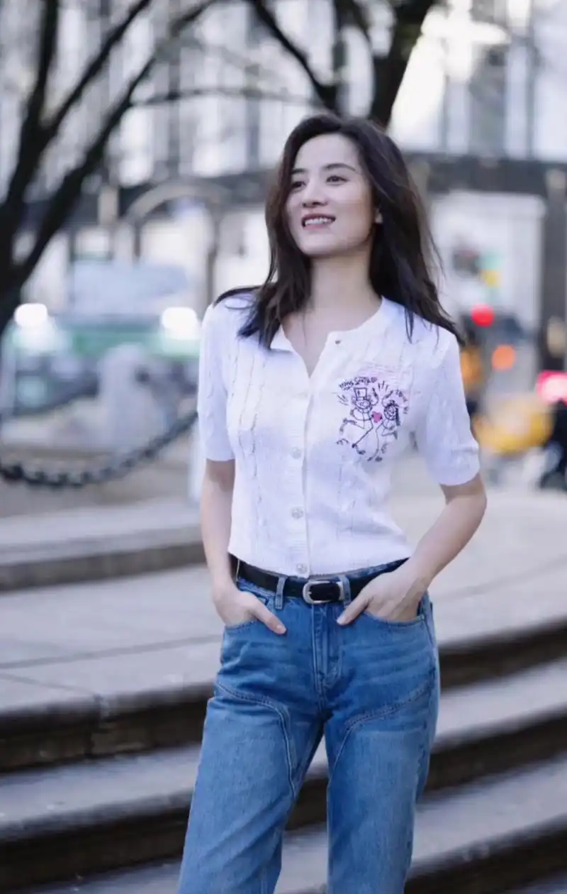 喜欢宋佳的笑容,可以治愈我郁闷的心情.